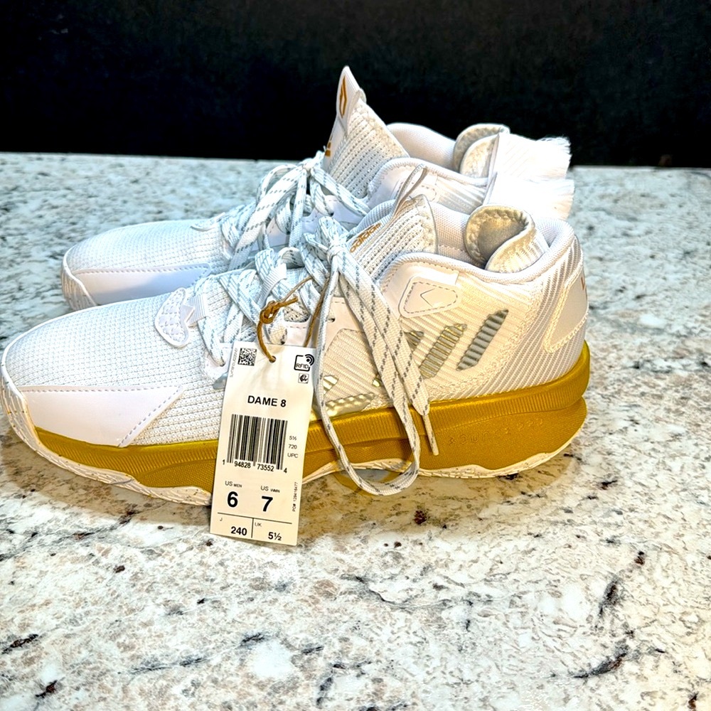 Adidas Dame 8 La Heem the Dream. Womens size 7, men’s Size 6. NWT.
